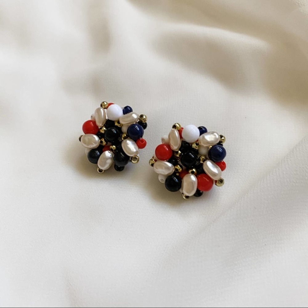 VTG Pearl Red & Navy Bead Cluster Clip Earrings